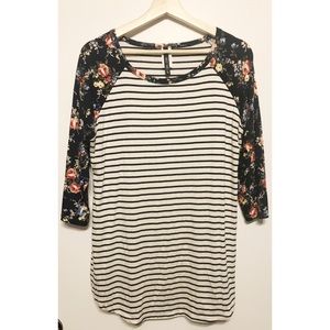 ❤️SOLD❤️Lovely Souls Floral Baseball Tee // L